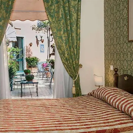 Hotel Romeo 3*